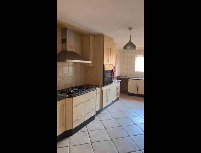 5 BEDROOM PROPERTY TO RENT IN THE ORCHARDS